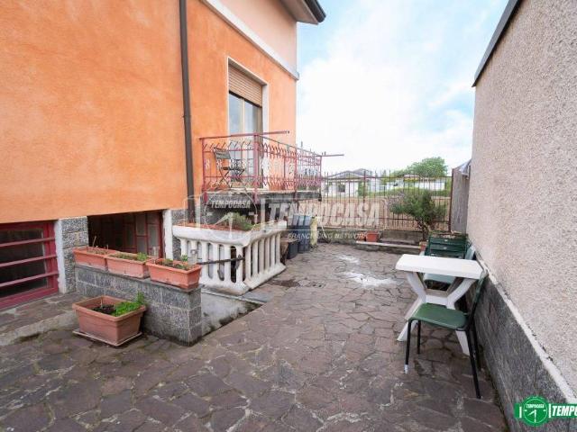 Villa bifamiliare in vendita a Nova Milanese via Niccolò Copernico 20