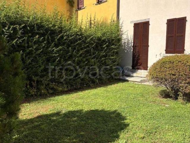 Trilocale in vendita a Oggiono via Lazzaretto
