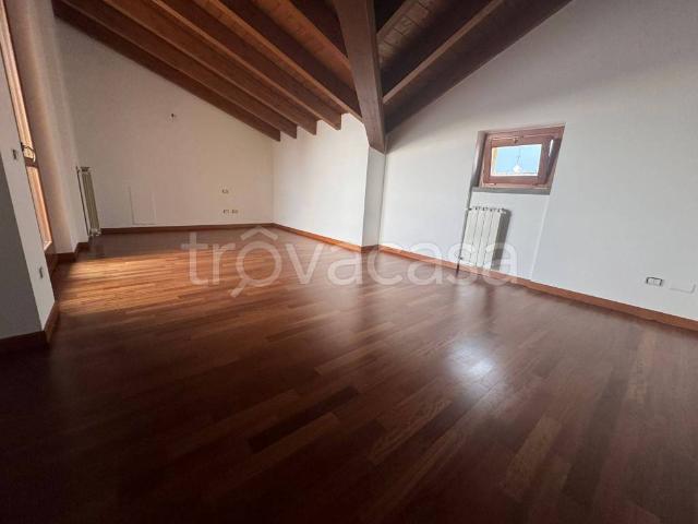 Trilocale in vendita a Osio Sotto via Gianpaolo Petrocchi