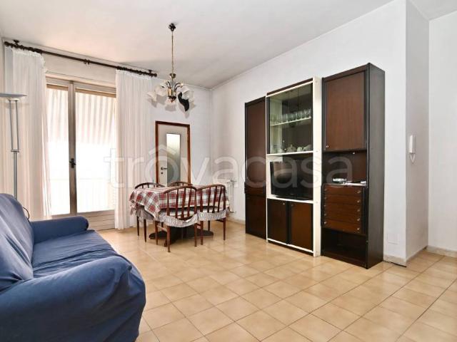 Trilocale in vendita a Baranzate via della Cisa, 8