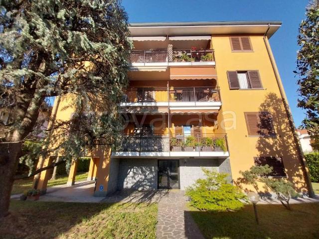 Trilocale in vendita a Bareggio via San Giuseppe, 11