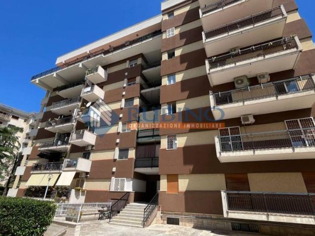 Trilocale in vendita a Bari via Saverio Lioce, 73, Poggiofranco