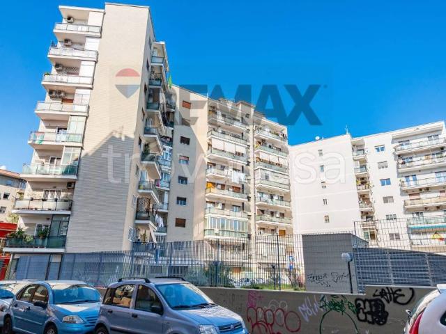 Trilocale in vendita a Bari viale salandra, 10/c, Picone