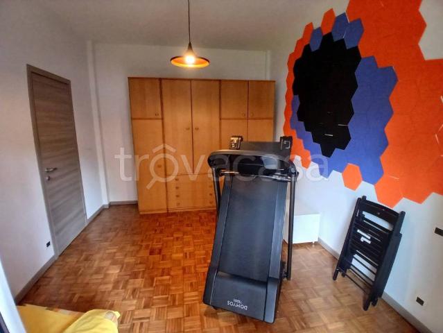 Trilocale in vendita a Bergamo via Ettore Vacha, 22, Valverde