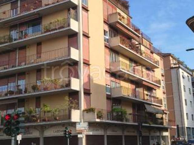Trilocale in vendita a Bergamo via francesco nullo 2, Centro