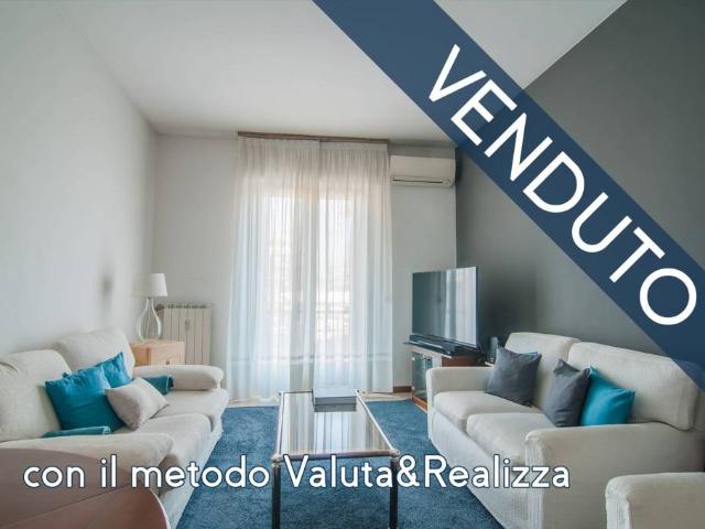 Trilocale in vendita a Bergamo via Vittore Ghislandi, 4, Borgo Palazzo