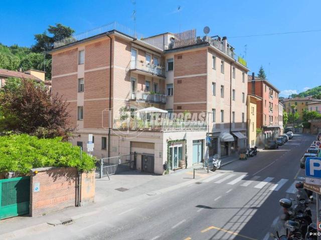 Trilocale in vendita a Bologna via San Mamolo, Colli Castiglione