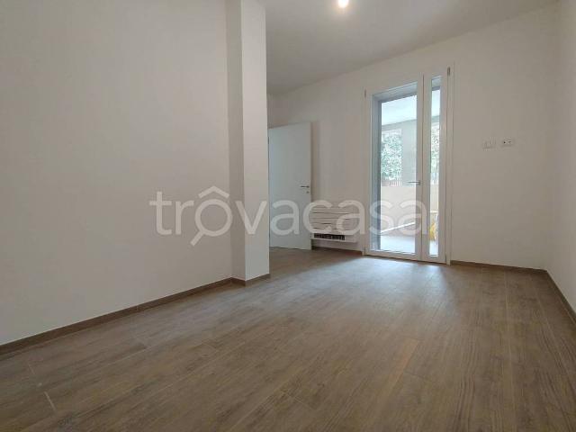 Trilocale in vendita a Bologna via Scandellara, San Donato