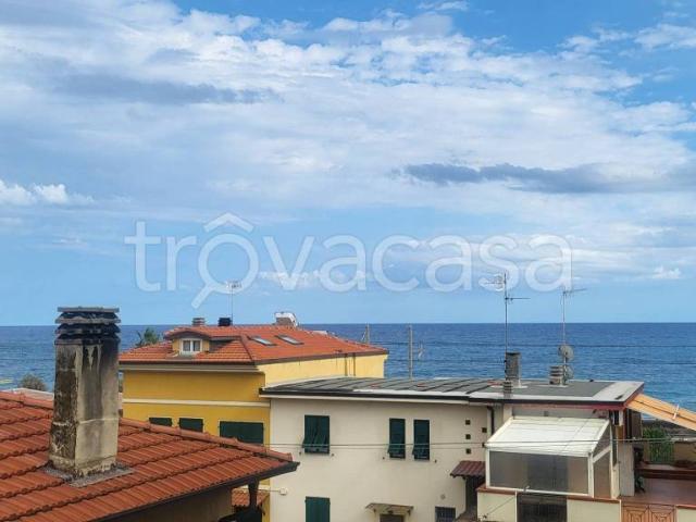 Trilocale in vendita a Bordighera via Arziglia