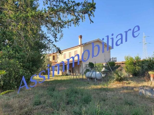 Trilocale in vendita a Borgo Montello, Latina