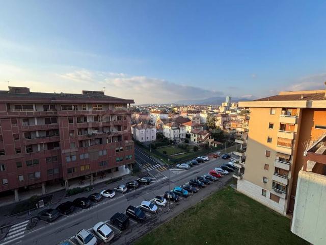 Trilocale in vendita a Brescia via Corfù, Brescia Due