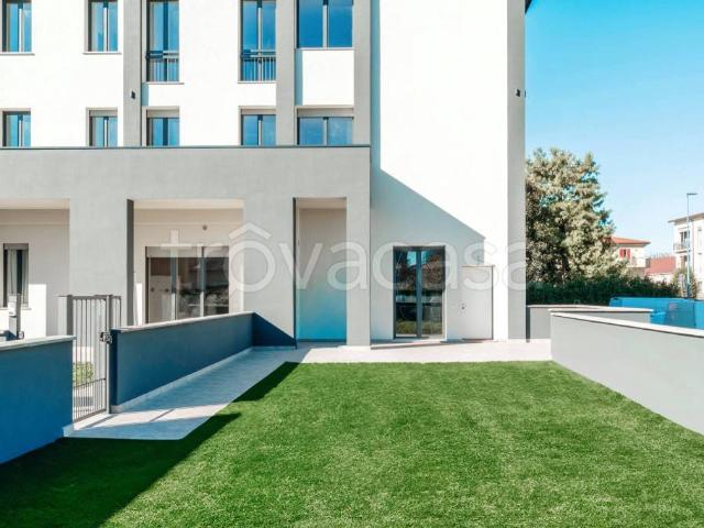 Trilocale in vendita a Brescia via Flero, Villaggio Sereno