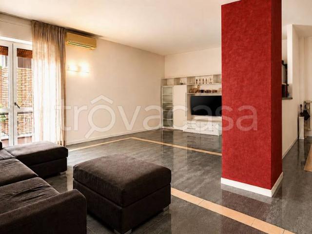 Trilocale in vendita a Brescia via San Zeno, 79, Brescia Due
