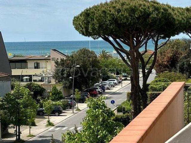 Trilocale in vendita a Camaiore via Italica, Lido Di Camaiore