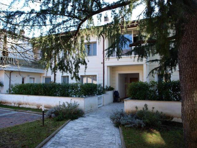 Trilocale in vendita a Camaiore via Roma