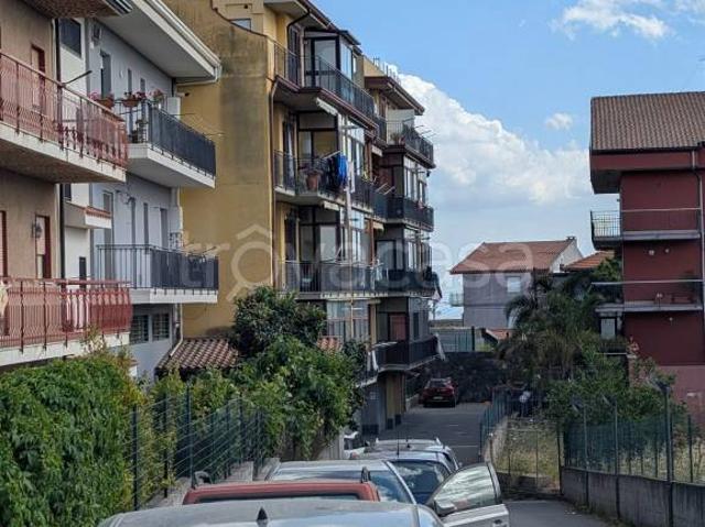 Trilocale in vendita a Camporotondo Etneo via Alcide De Gasperi, 3
