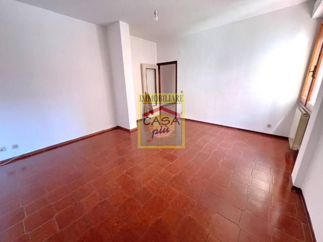Trilocale in vendita a Cascina via Giovanni Pascoli, 49, Centro