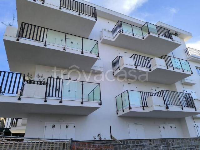 Trilocale in vendita a Castellabate piazza Emilio Giordano, 2