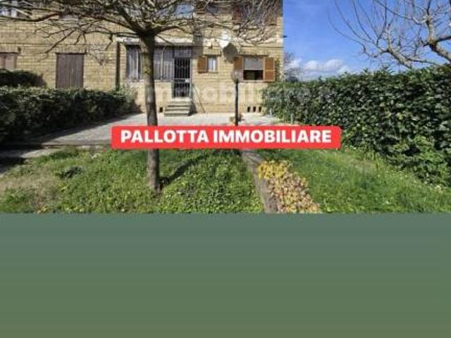 Trilocale in vendita a Capodimonte via Isola Martana, 3