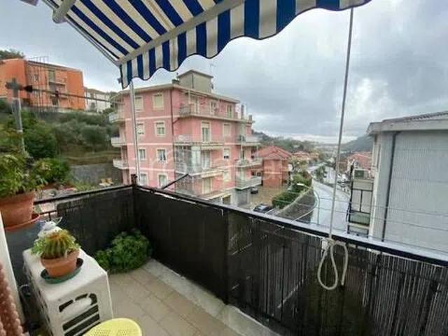 Trilocale in vendita a Celle Ligure via Sanda