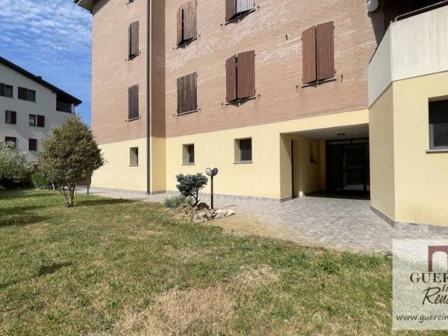 Trilocale in vendita a Cento via Umberto Giordano, 49