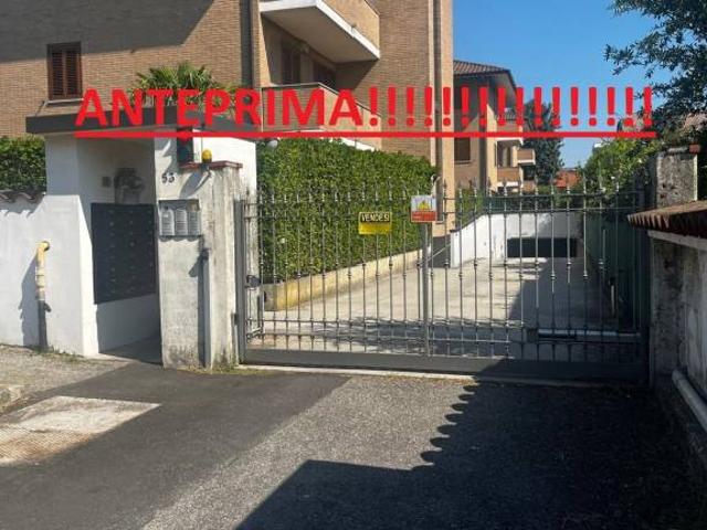 Trilocale in vendita a Cesano Maderno via Adamello, 53