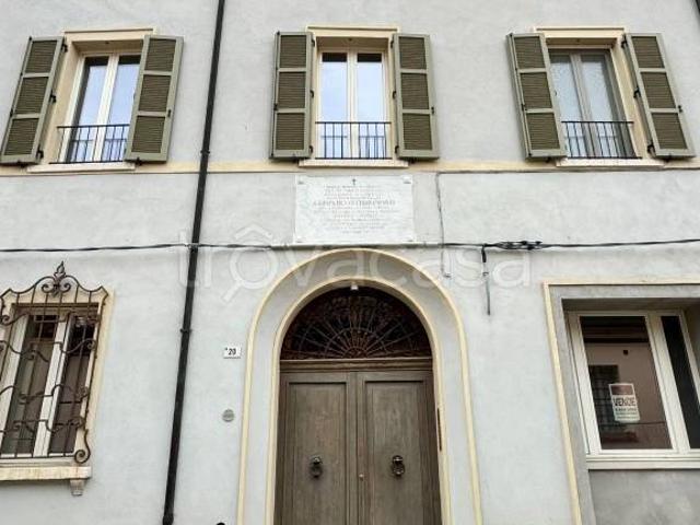 Trilocale in vendita a Cesena via Isei, Centro città