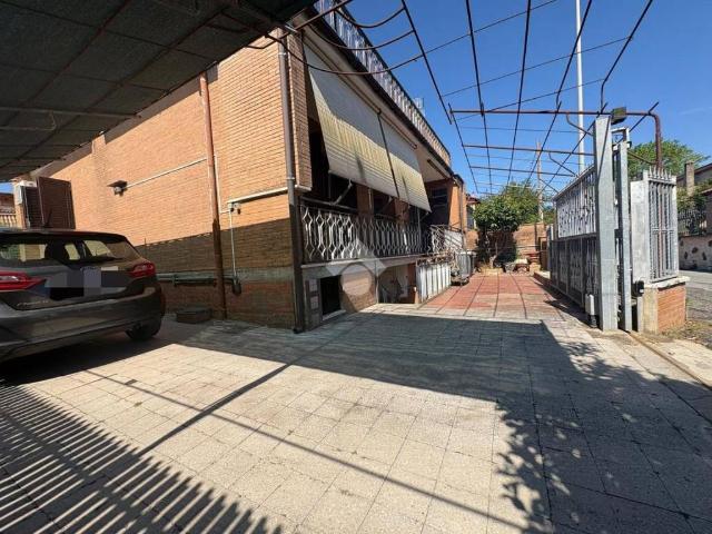 Villa bifamiliare in vendita a Ciampino via bentivoglio, 24