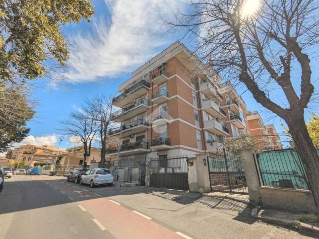 Trilocale in vendita a Ciampino via Col di Lana, 18