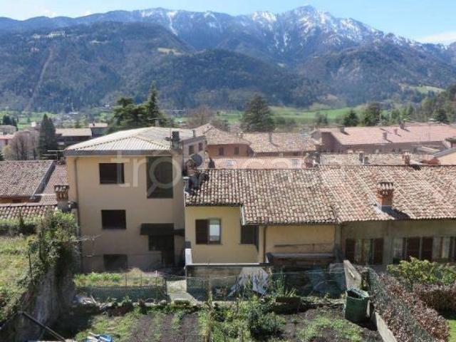 Trilocale in vendita a Clusone via Domenico Carpinoni