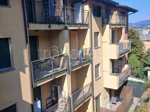 Trilocale in vendita a Como, Ponte Chiasso