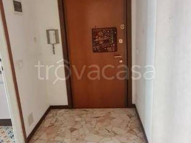Trilocale in vendita a Como via Carloni, 29, Borghi