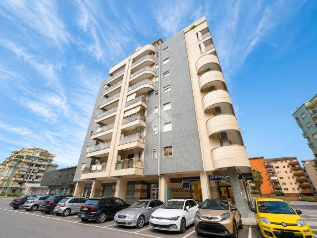 Trilocale in vendita a Cosenza, Panebianco Tribunale