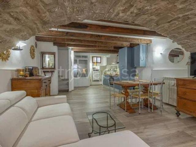 Trilocale in vendita a Cortona via Nazionale, 24