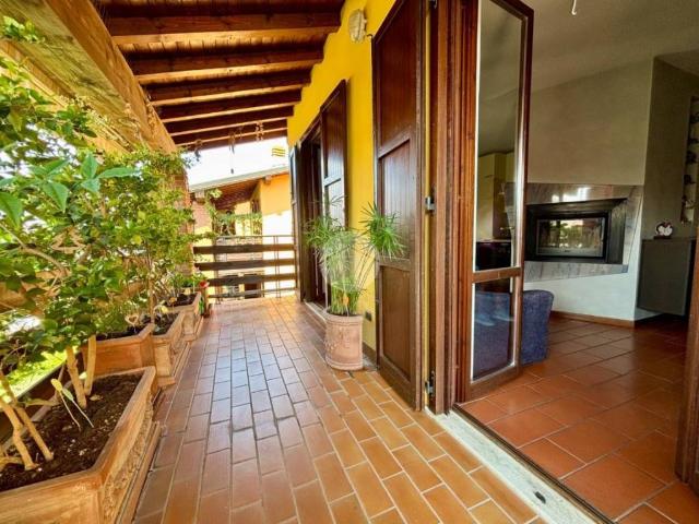 Trilocale in vendita a Desenzano del Garda, Rivoltella