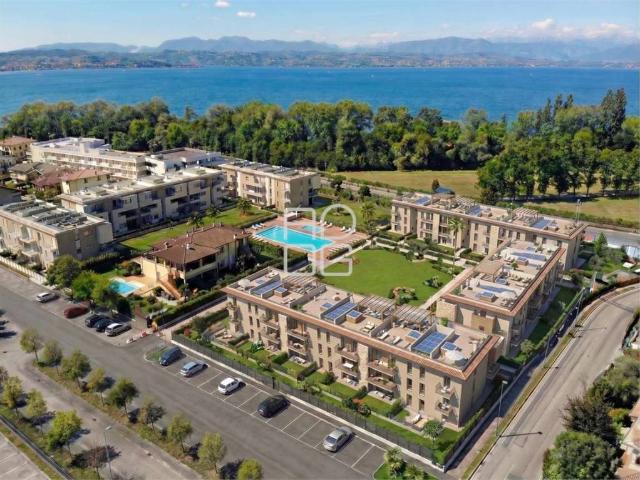 Trilocale in vendita a Desenzano del Garda via Commissario Palatucci, Rivoltella