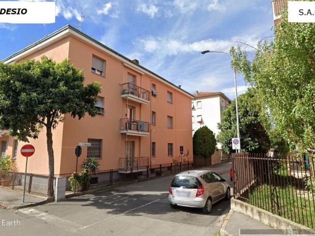 Trilocale in vendita a Desio via Bovisio