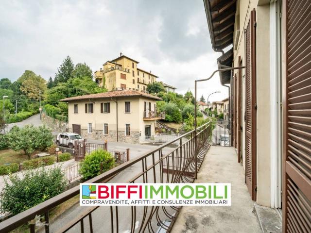 Trilocale in vendita a Erba via Giuseppe Verdi