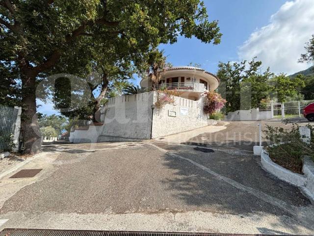 Trilocale in vendita a Falconara Albanese