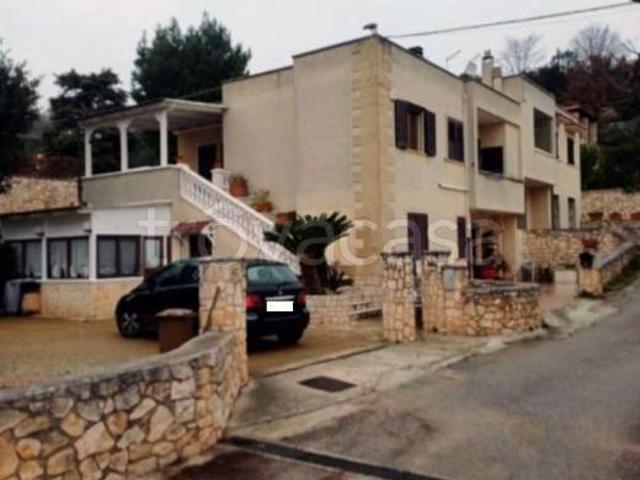 Trilocale in vendita a Fasano viale Gordini, 95