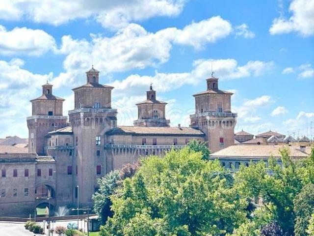 Trilocale in vendita a Ferrara, Centro Storico