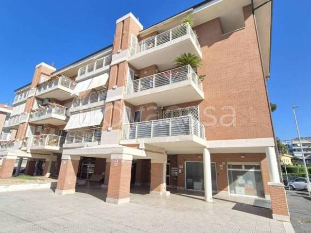 Trilocale in vendita a Fiumicino via Sandro Pertini, Fiumicino Paese