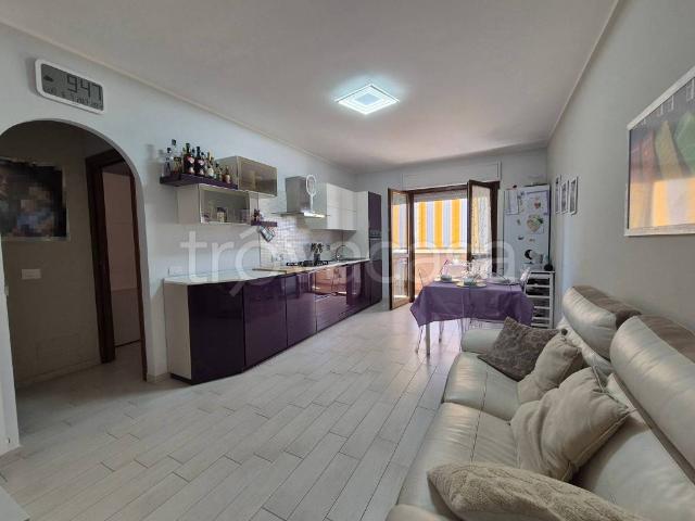 Trilocale in vendita a Fiumicino via Portunno, Isola Sacra