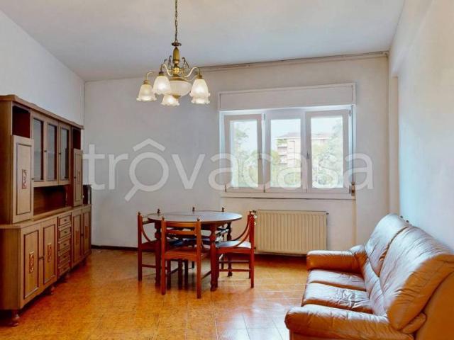 Trilocale in vendita a Foligno via Marche, 7