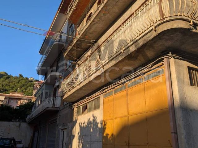 Trilocale in vendita a Gaggi via oliveto, 23