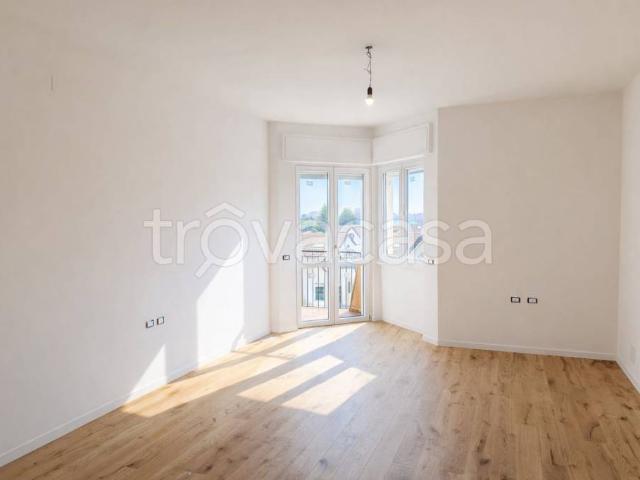 Trilocale in vendita a Gallarate via Amatore Sciesa, Ronchi