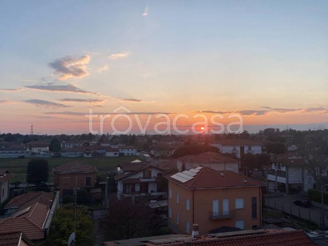 Trilocale in vendita a Gallarate via Amerigo Vespucci, Sciarè