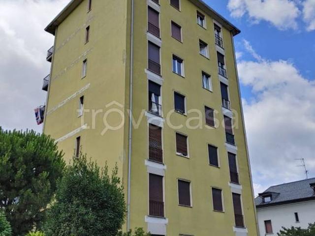 Trilocale in vendita a Gallarate via Bernardino Luini, Cascinetta