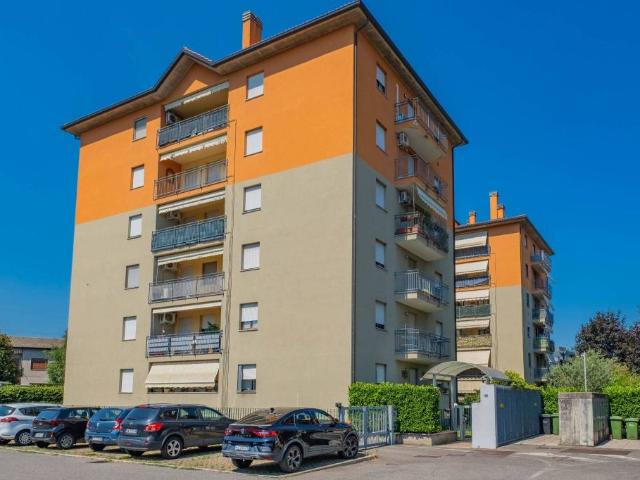 Trilocale in vendita a Gallarate via Olona, 19, Sciarè
