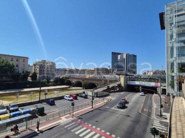 Trilocale in vendita a Genova via Canevari, Marassi